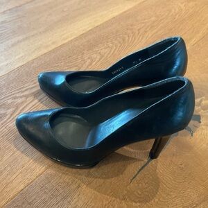 Stuart Weitzman Classic Black Pumps